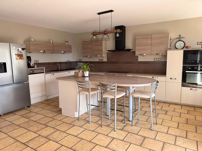 Maison - 224 m² - 7 pièces