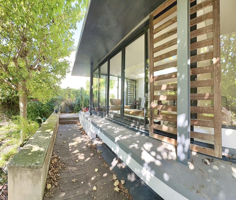 Maison - 230 m² - 8 pièces