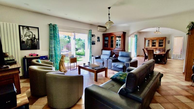 Maison - 204 m² - 7 pièces