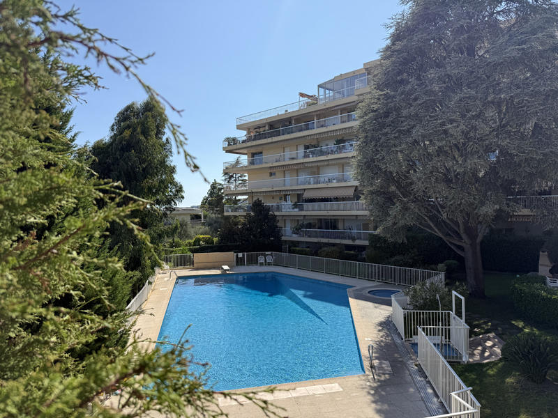 Appartement - 104 m² - 4 pièces