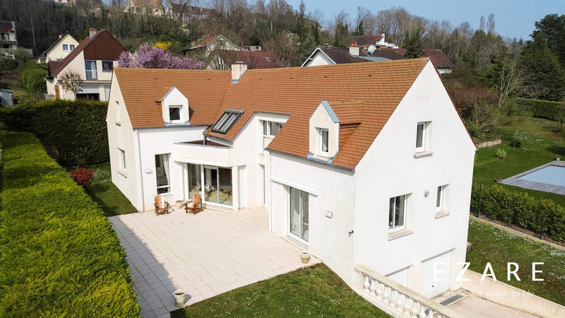 Maison - 207 m² - 7 pièces