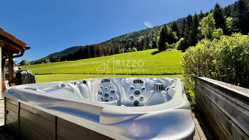 Maison - 303 m² - 8 pièces