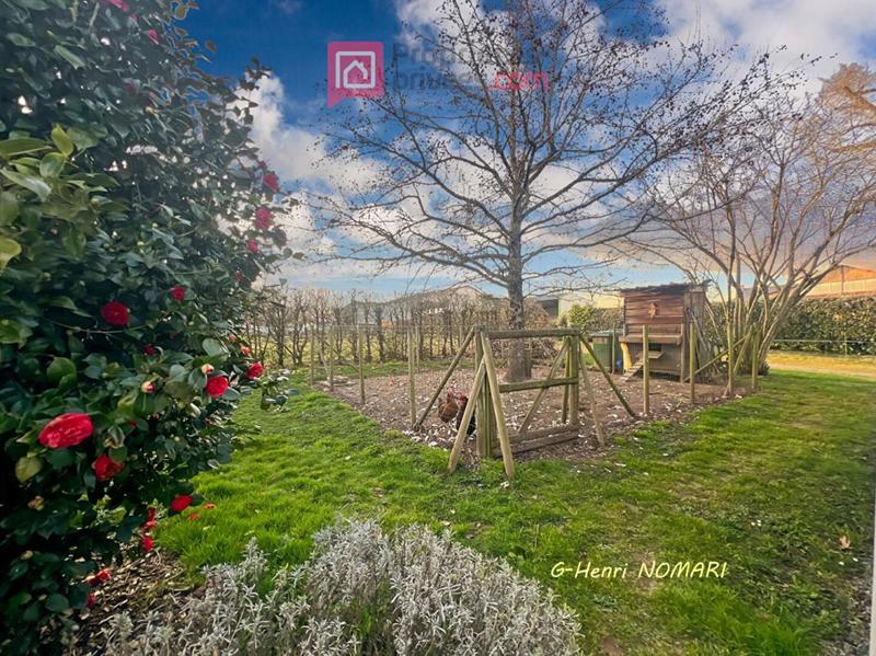 Maison - 228 m² - 9 pièces