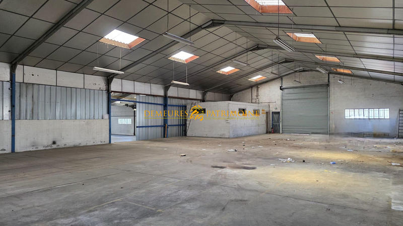 Local commercial - 1 272 m²