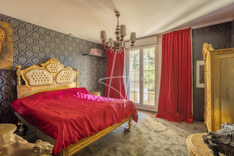 Maison - 277 m² - 9 pièces