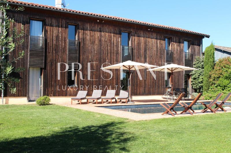 Maison - 421 m² - 10 pièces