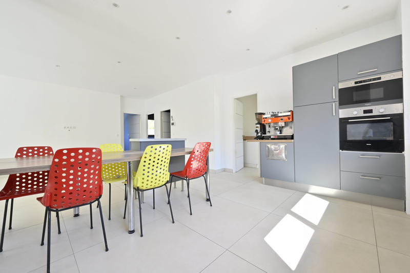 Maison - 202 m² - 5 pièces