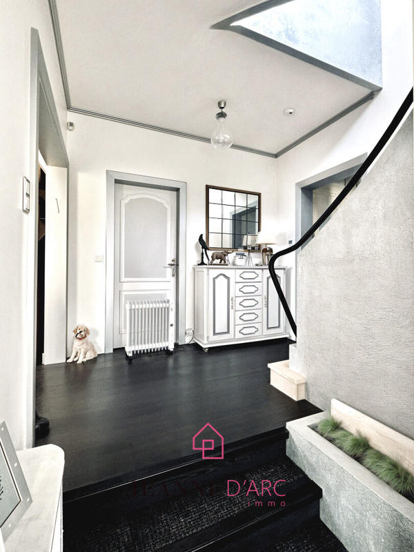 Maison - 219 m² - 7 pièces