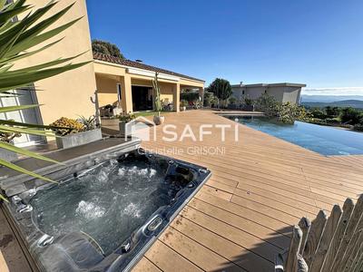 Maison - 220 m² - 5 pièces