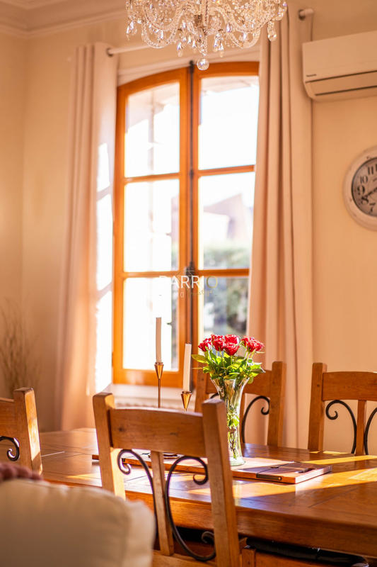 Maison - 224 m² - 7 pièces