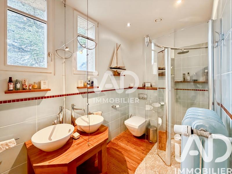 Maison - 163 m² - 8 pièces