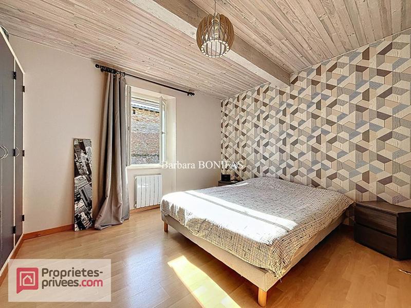 Maison - 230 m² - 7 pièces