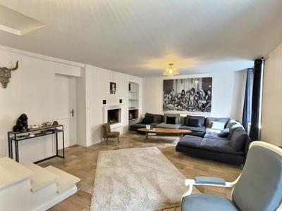 Maison - 417 m² - 15 pièces