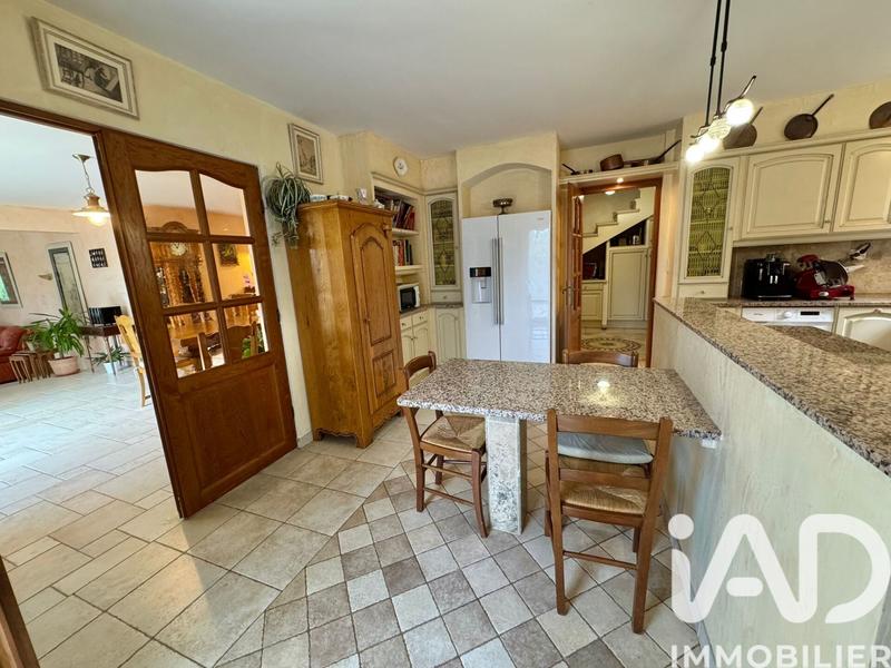 Maison - 250 m² - 6 pièces