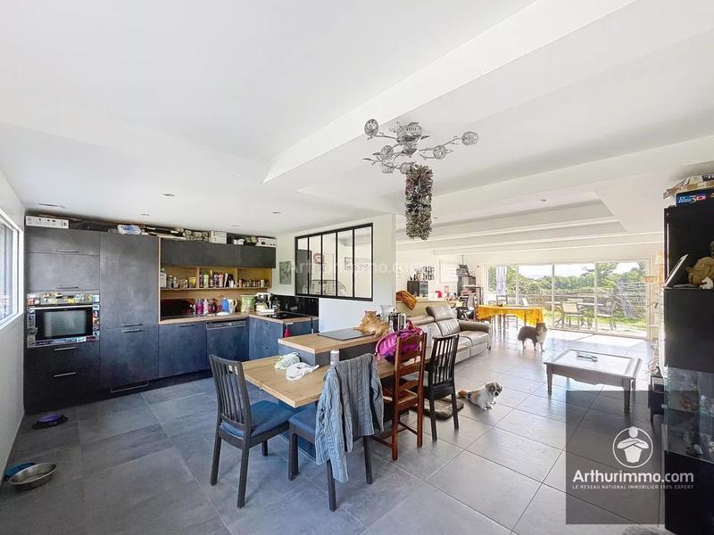 Maison - 206 m² - 7 pièces