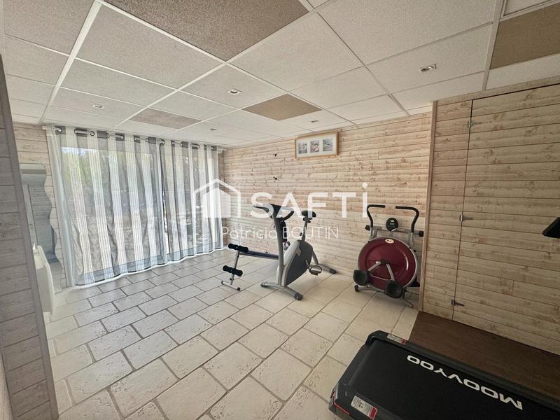 Maison - 249 m² - 11 pièces