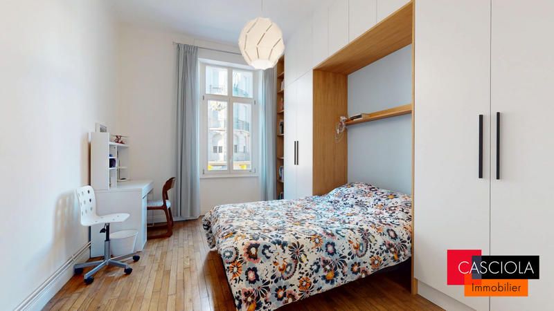 Appartement - 96 m² - 5 pièces