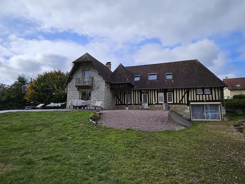 Maison - 143 m² - 9 pièces