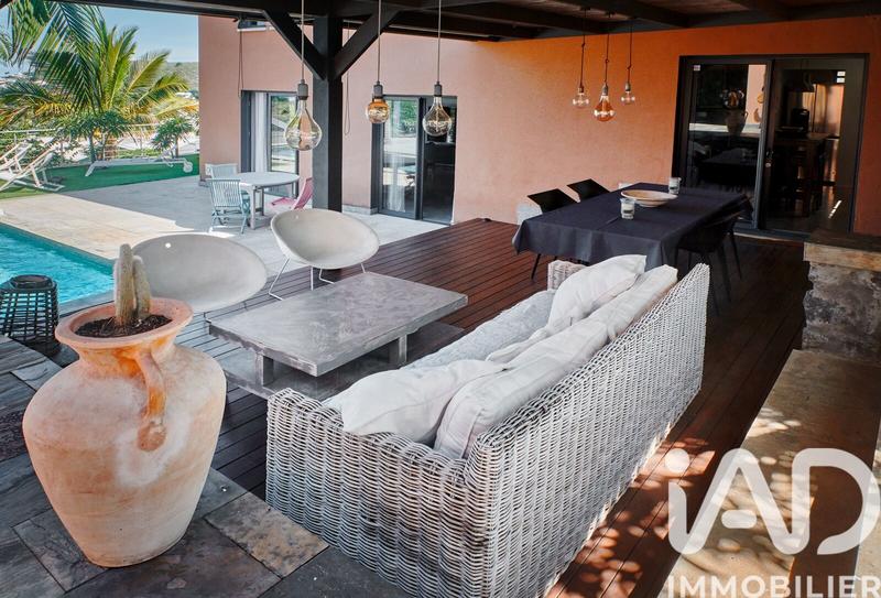 Maison - 205 m² - 5 pièces