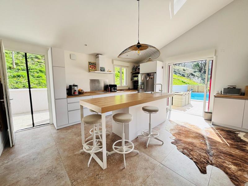 Maison - 185 m² - 8 pièces