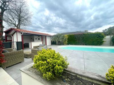 Maison - 185 m² - 7 pièces