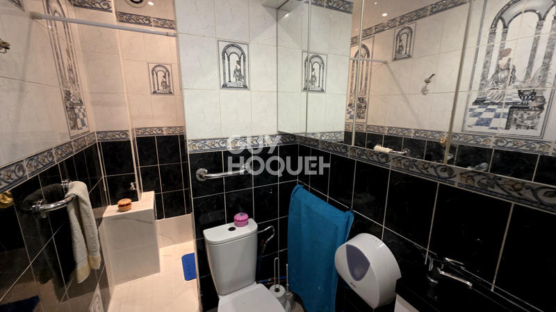 Maison - 275 m² - 12 pièces