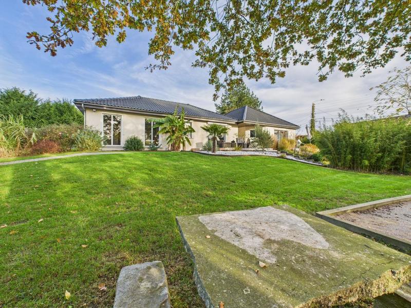 Maison - 215 m² - 7 pièces