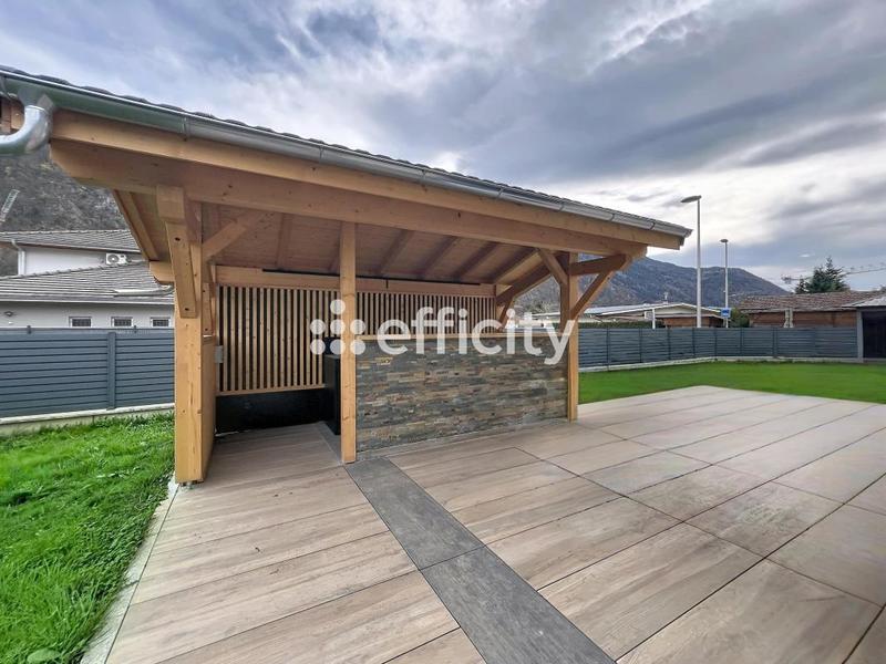 Maison - 180 m² - 5 pièces