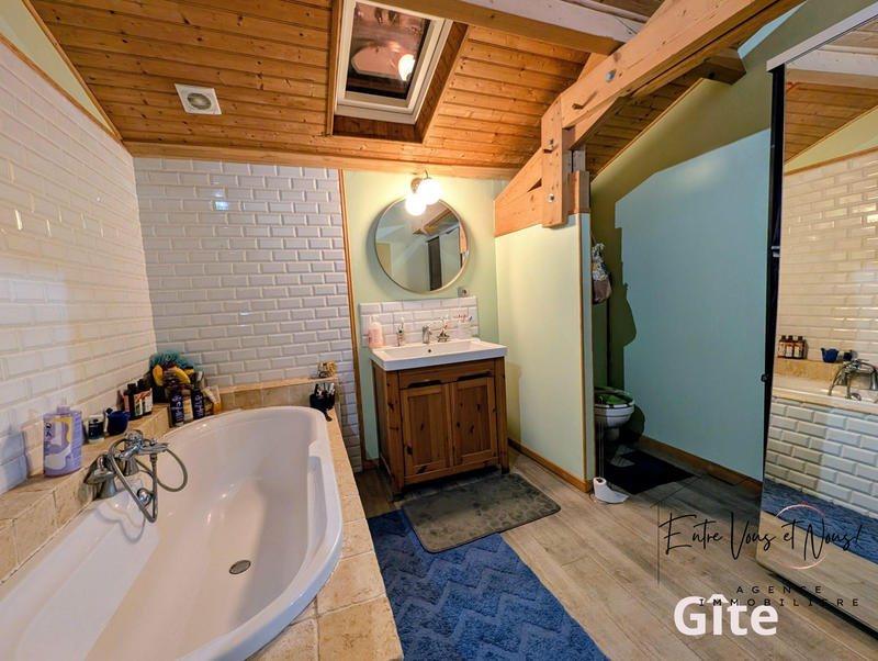 Maison - 290 m² - 9 pièces