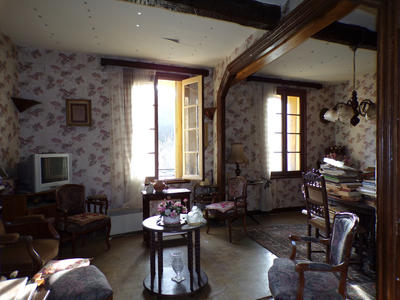 Maison - 325 m² - 11 pièces