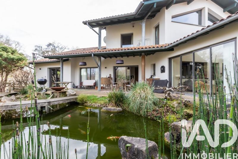 Maison de maîtres - 244 m² - 8 pièces