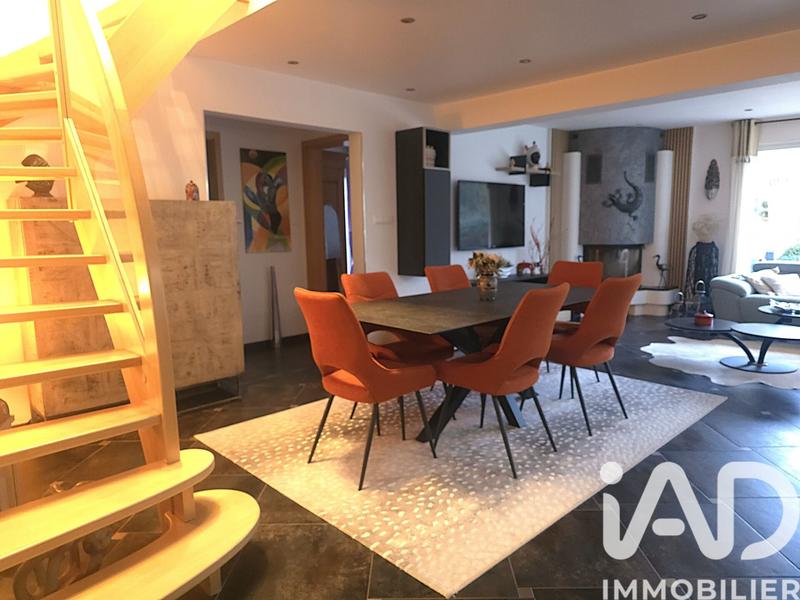 Maison - 210 m² - 7 pièces
