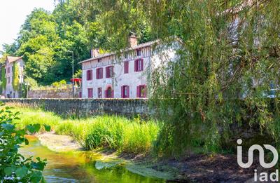 Maison - 185 m² - 11 pièces