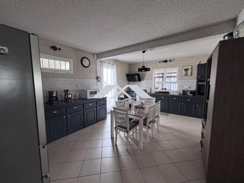 Maison - 249 m² - 7 pièces