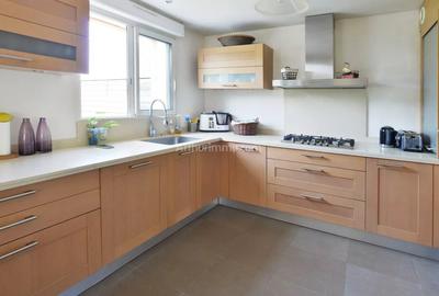 Maison - 182 m² - 8 pièces