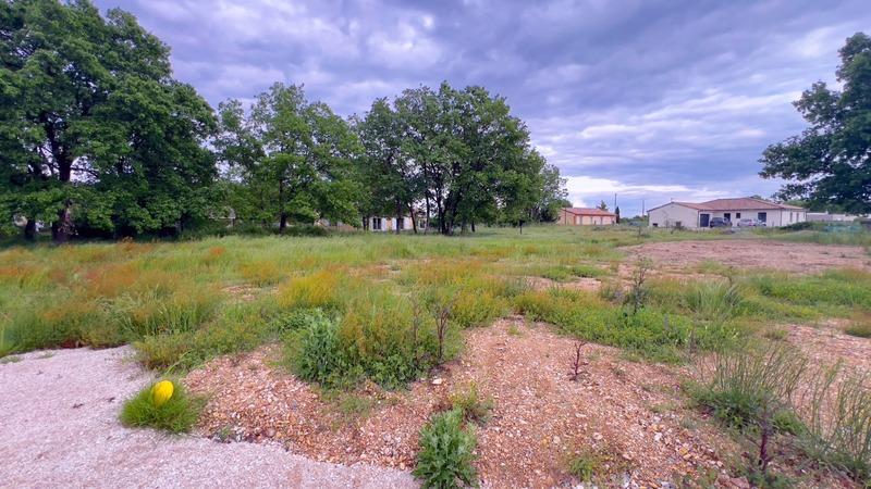 Terrain constructible - 1 053 m²