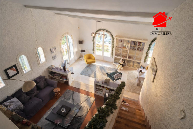 Maison - 207 m² - 5 pièces