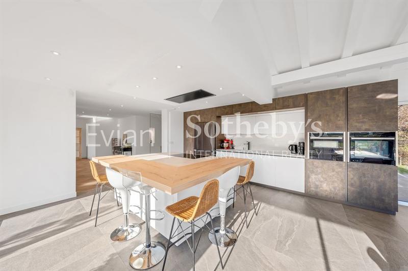 Maison - 269 m² - 7 pièces