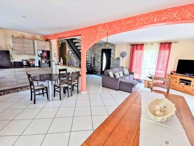 Maison - 215 m² - 7 pièces