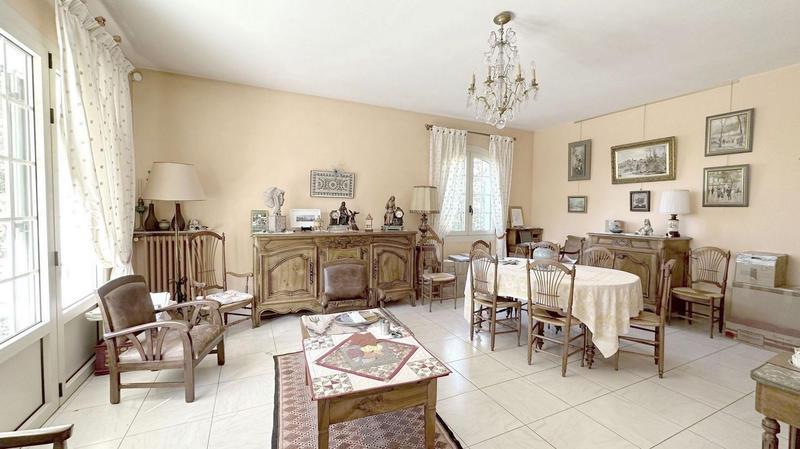 Maison - 320 m² - 10 pièces