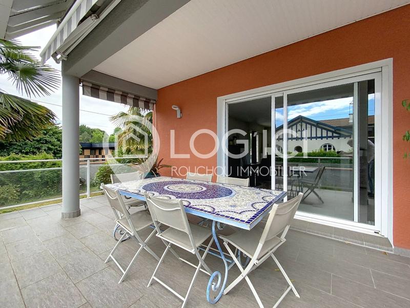 Maison - 204 m² - 6 pièces