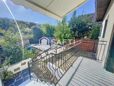 Maison - 141 m² - 8 pièces