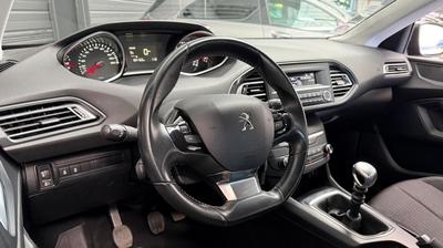Peugeot 308 1.2 110 Access / Distri Ok