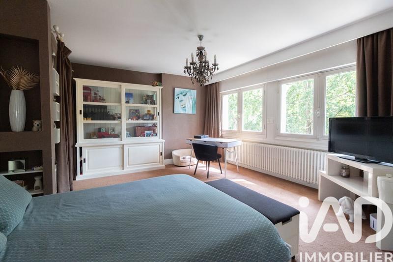 Maison - 238 m² - 10 pièces