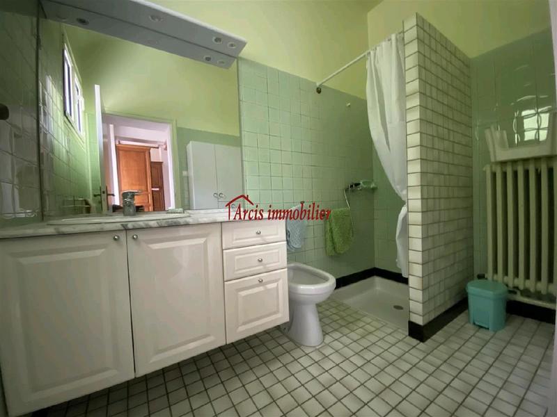 Maison - 245 m² - 10 pièces