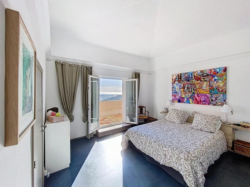 Maison - 214 m² - 6 pièces