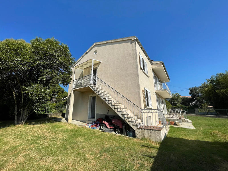 Villa - 200 m² - 10 pièces