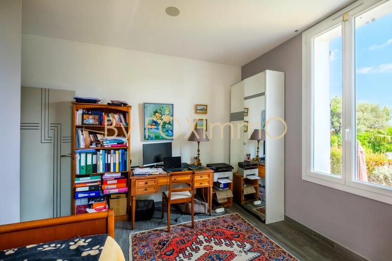 Maison - 230 m² - 8 pièces