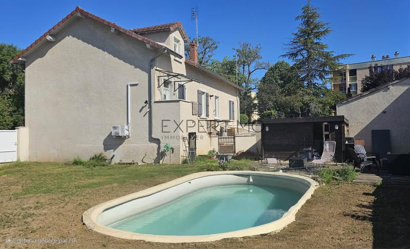 Maison - 225 m² - 10 pièces