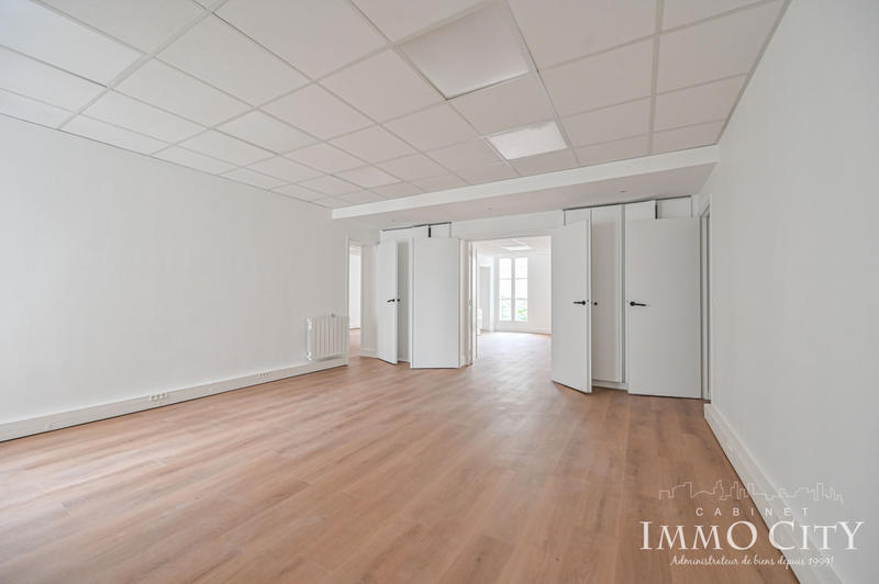 Bureau - 150 m² - 6 pièces